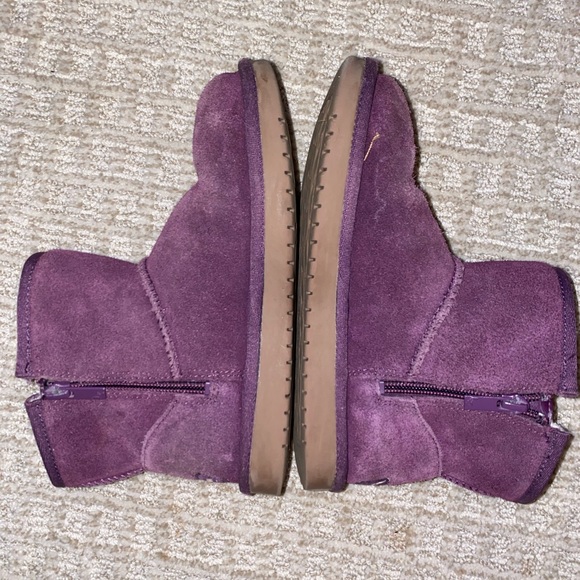 Koolaburra by Ugg purple size 1 boots
Zipper on inside and satin bow on outside. - Picture 3 of 10